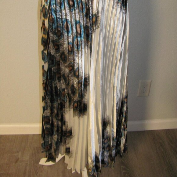 Step In Style White Satin Peacock Print Pleated Skirt Maxi Dress NWT One Size - Picture 3 of 6